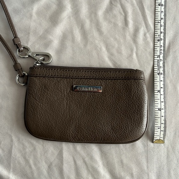 Calvin Klein Leather Zip Wristlet - Taupe - Picture 10 of 10